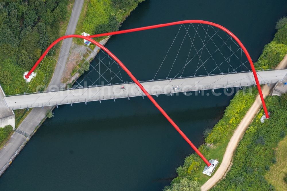 Aerial photograph Gelsenkirchen - River - bridge construction ueber den Rhein-Herne-Kanal in the district Horst in Gelsenkirchen at Ruhrgebiet in the state North Rhine-Westphalia, Germany