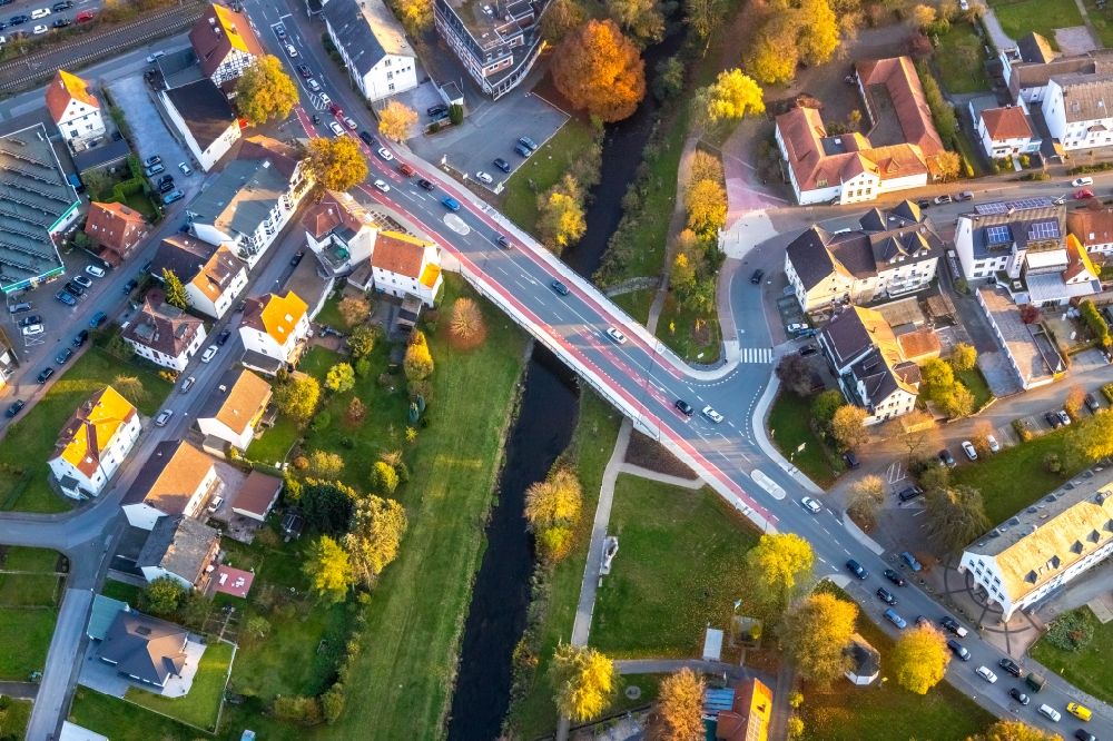 Aerial image Marsberg - River - bridge construction over the Riemel overlooking the district court Marsberg on Hauptstrasse and the Lillers-Strasse in Marsberg in the state North Rhine-Westphalia, Germany