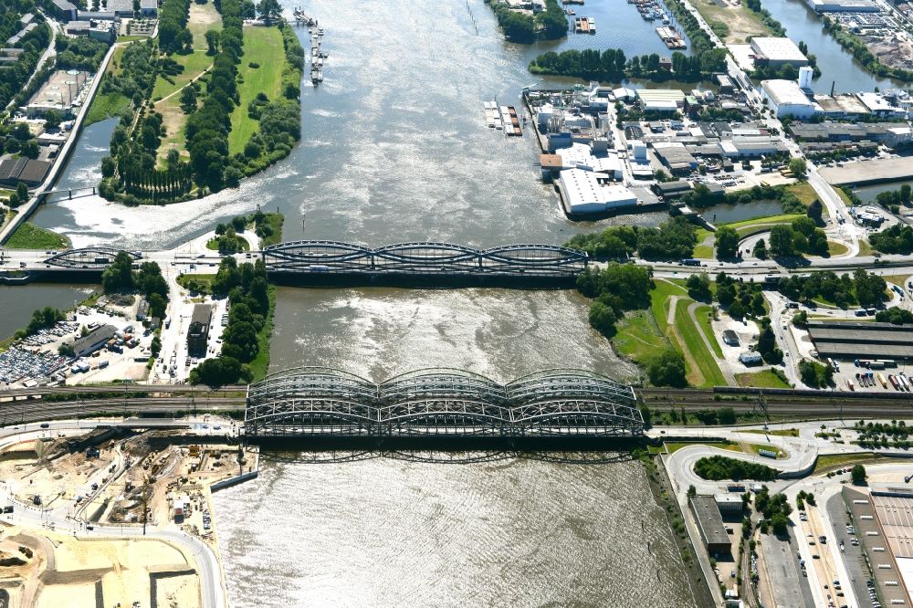 Hamburg from above - River - bridge structure Elbbruecken - Norderelbbruecke on the banks of the Elbe in Hamburg