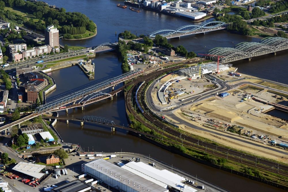 Hamburg from the bird's eye view: River - bridge structure Elbbruecken - Norderelbbruecke on the banks of the Elbe in Hamburg