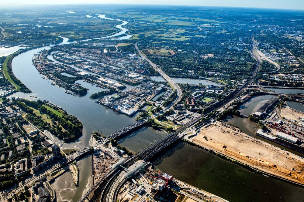 Hamburg from the bird's eye view: River - bridge structure Elbbruecken - Norderelbbruecke on the banks of the Elbe in Hamburg