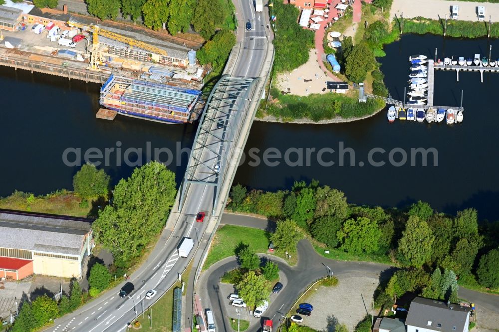 Aerial photograph Lauenburg/Elbe - River - bridge construction along the Bundesstrasse B 209 on the river course of Elbe-Luebeck-Kanal in Lauenburg/Elbe in the state Schleswig-Holstein, Germany