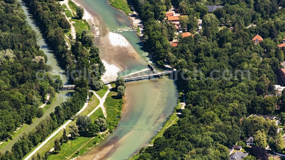 Aerial photograph München - River - bridge construction Marienklauenbruecke on Flussverlauf of Isar in Munich in the state Bavaria, Germany