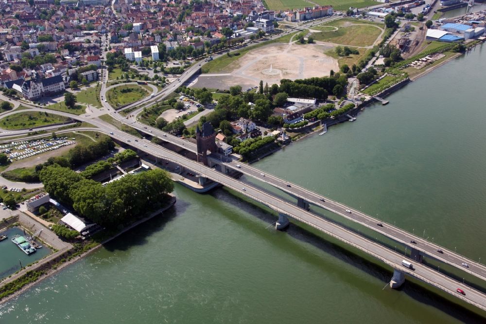 Aerial image Worms - River - bridge construction Nibelungenbridge for the B47 crossing the Rhine in Worms in the state Rhineland-Palatinate, Germany