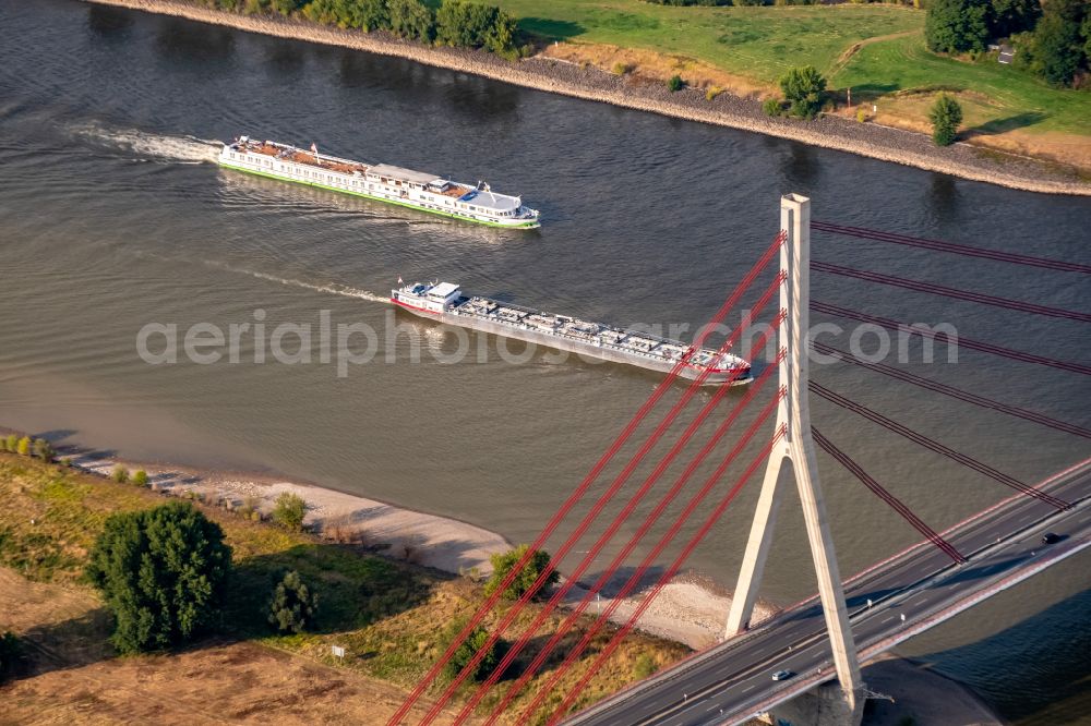 Aerial photograph Wesel - River - bridge construction Niederrheinbruecke over the rhine river in the district Buederich in Wesel in the state North Rhine-Westphalia, Germany