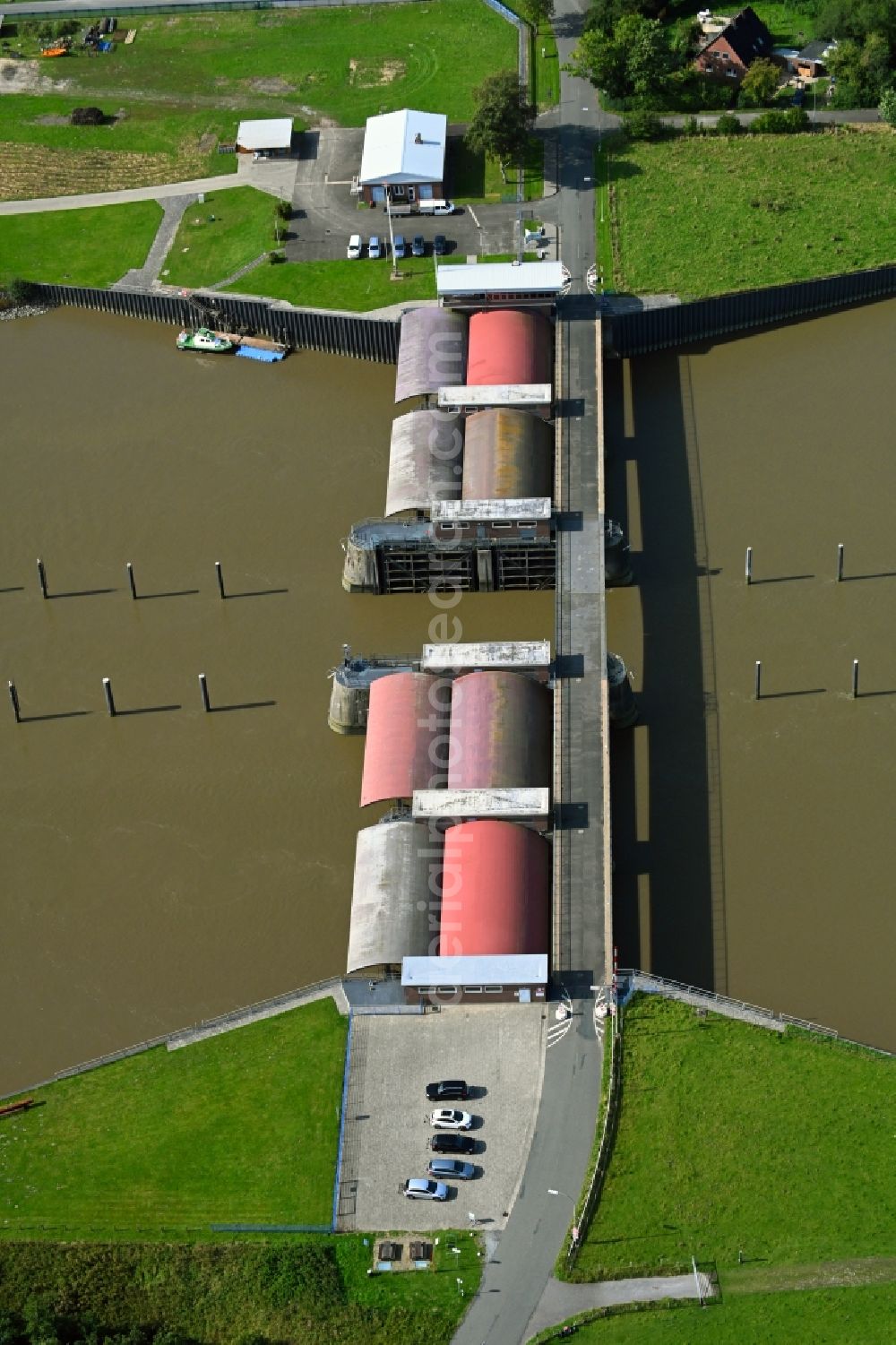 Aerial image Neuhäuserdeich - River - bridge construction Ostesperrwerk in Neuhaeuserdeich in the state Lower Saxony, Germany