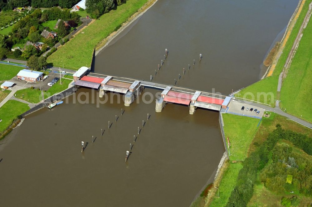 Neuhäuserdeich from the bird's eye view: River - bridge construction Ostesperrwerk in Neuhaeuserdeich in the state Lower Saxony, Germany
