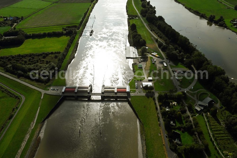 Aerial photograph Neuhäuserdeich - River - bridge construction Ostesperrwerk in Neuhaeuserdeich in the state Lower Saxony, Germany