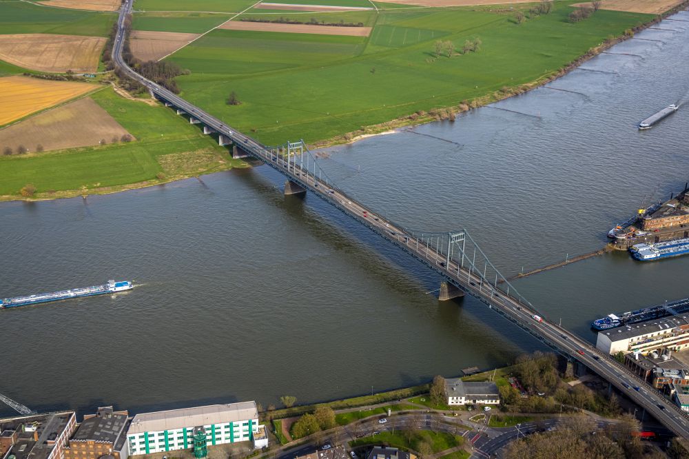 Aerial photograph Krefeld - River - bridge construction Rheinbruecke Krefeld-Uerdingen across the Rhein in the district Duisburg Sued in Krefeld in the state North Rhine-Westphalia, Germany