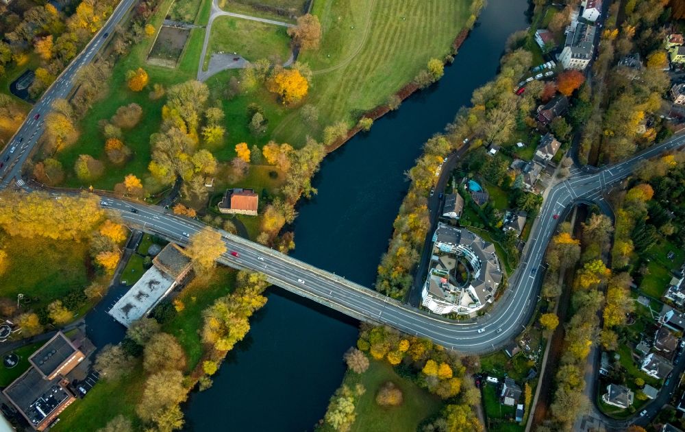 Witten from the bird's eye view: River - bridge construction over Ruhr river in Bommern in Witten in the state North Rhine-Westphalia, Germany
