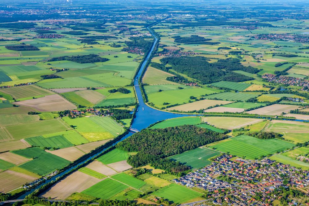 Aerial photograph Edesbüttel - River Delta and estuary Elbe-Seitenkanal - Mittellandkanal in Edesbuettel in the state Lower Saxony, Germany