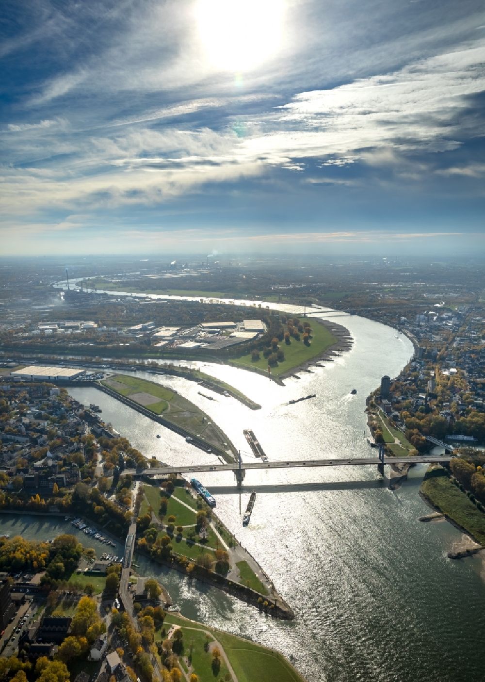 Aerial photograph Duisburg - River Delta and estuary between Ruhr and Rhine in the district Homberg-Ruhrort-Baerl in Duisburg in the state North Rhine-Westphalia, Germany