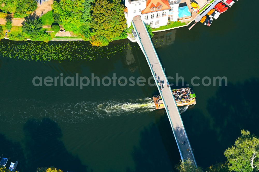 Aerial photograph Berlin - River - bridge structure for crossing Abteibruecke over the course of the Spree on the Insel der Jugend in the district Treptow in Berlin, Germany