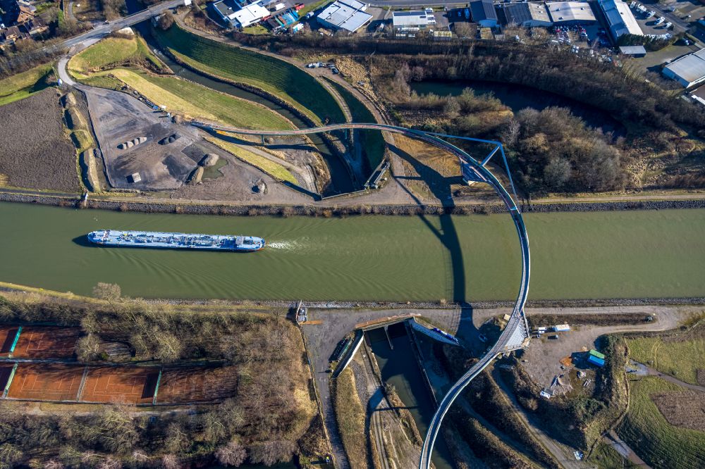 Castrop-Rauxel from above - River bridge structure Cassurker Schwinge for crossing the Rhine-Herne Canal - Emscher on Wartburg-Stiftung Eisenachstrasse in Castrop-Rauxel in the Ruhr area in the state North Rhine-Westphalia, Germany