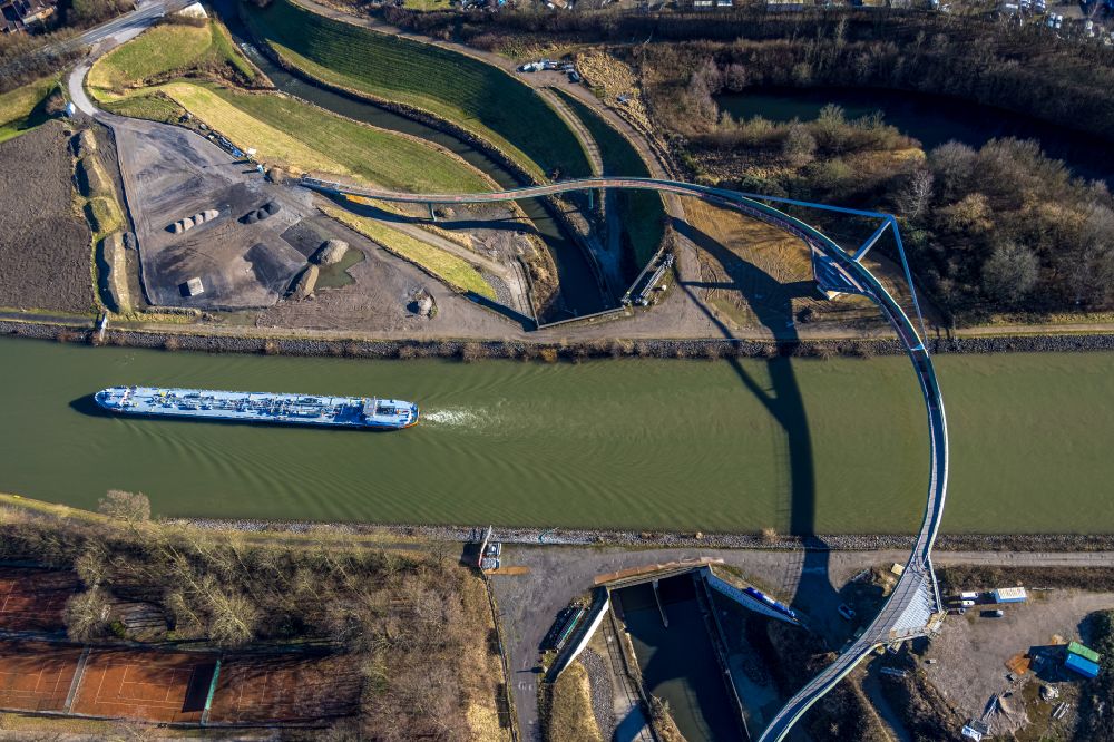 Castrop-Rauxel from the bird's eye view: River bridge structure Cassurker Schwinge for crossing the Rhine-Herne Canal - Emscher on Wartburg-Stiftung Eisenachstrasse in Castrop-Rauxel in the Ruhr area in the state North Rhine-Westphalia, Germany