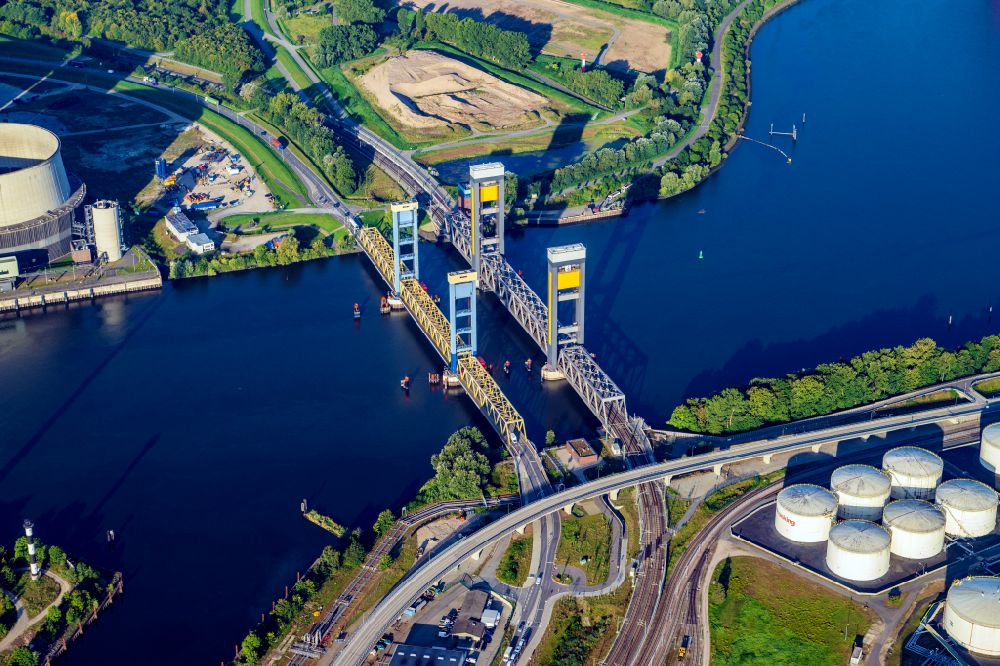Aerial image Hamburg - River - bridge construction Kattwykbruecke about the Suederelbe on street Kattwykdamm in the district Wilhelmsburg in Hamburg, Germany