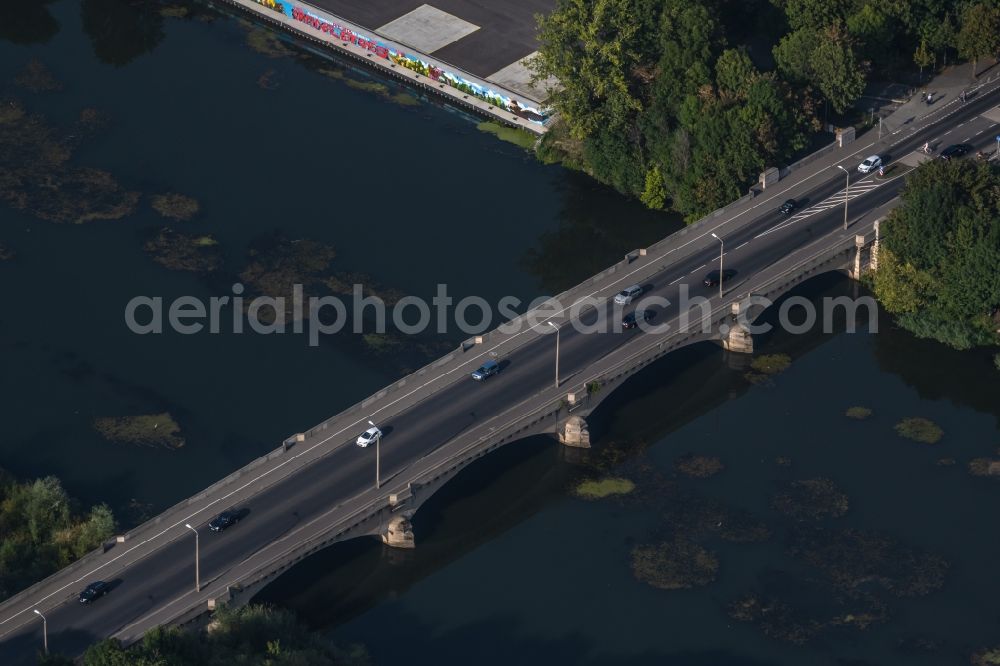 Leipzig from the bird's eye view: River - bridge construction Landauer Bruecke over the Elsterbecken in Leipzig in the state Saxony, Germany