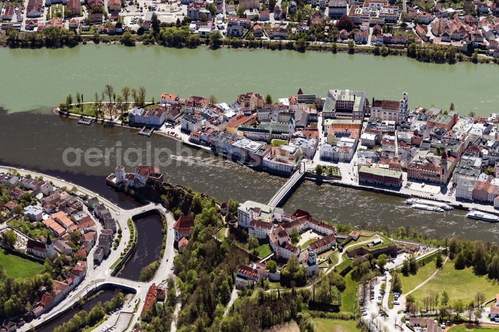 Passau from the bird's eye view: River - bridge construction Marienbruecke in Passau in the state Bavaria, Germany