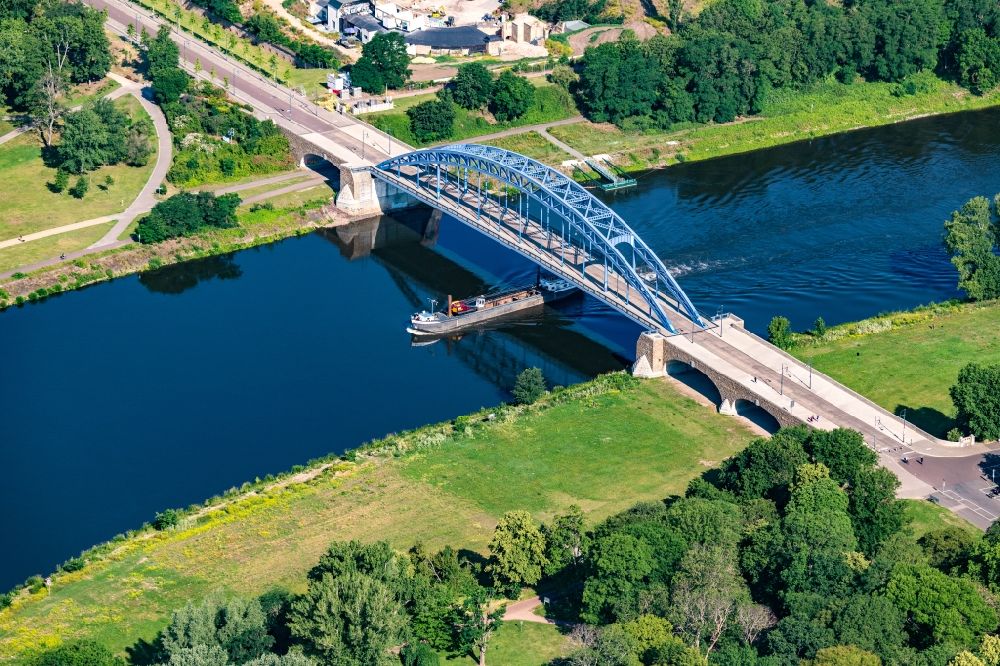Aerial image Magdeburg - River bridge structure Sternbruecke to cross the Elbe in Magdeburg with the inland waterway vessel Status Quo II in the state Saxony-Anhalt, Germany