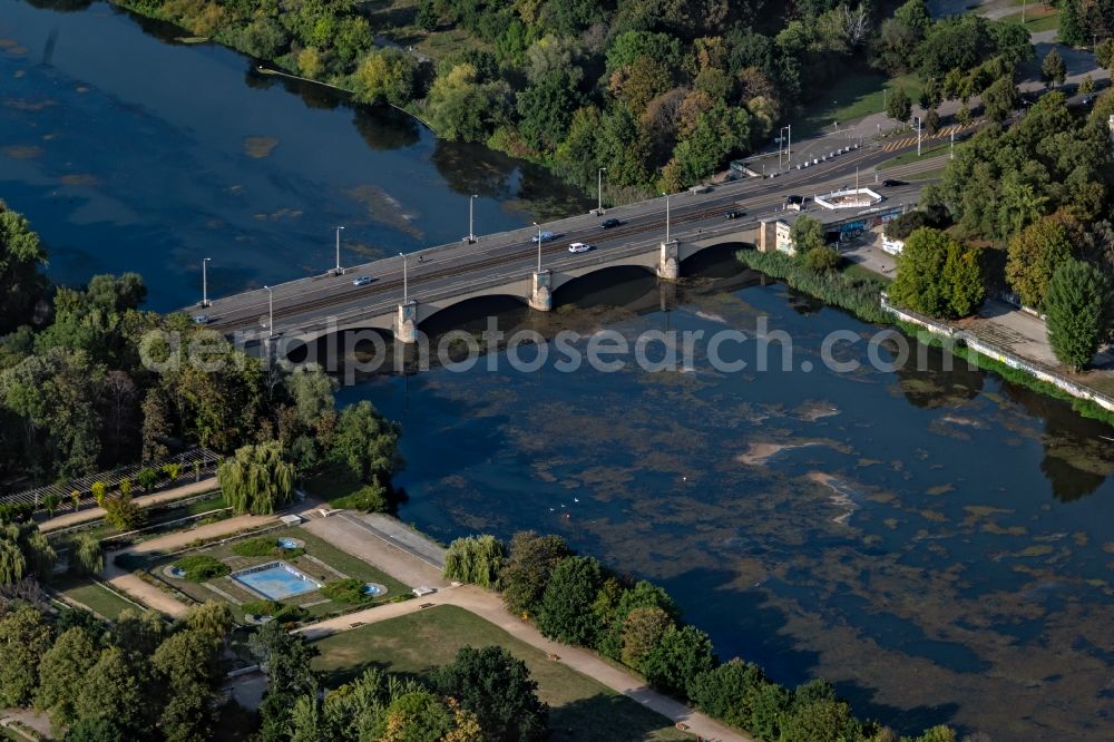 Aerial photograph Leipzig - River - bridge construction Zeppelinbruecke on Jahnallee - B87 in the district Lindenau in Leipzig in the state Saxony, Germany