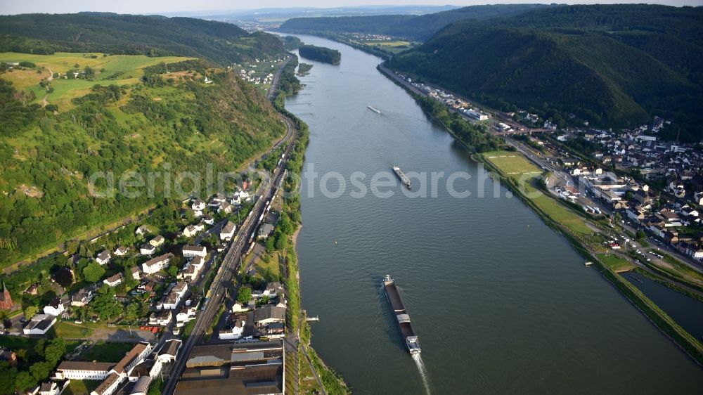 Aerial image Rheinbrohl - The course of the Rhine between the villages of Rheinbrohl and Brohl-Luetzing in the state Rhineland-Palatinate, Germany