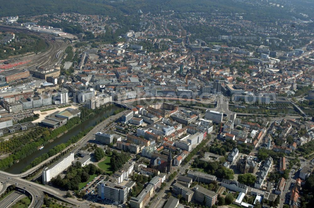 Aerial image Saarbrücken - Blick aus Osten über den Stadtteil Alt-Saarbrücken und die Saar mit der Luisenbrücke und der Wilhelm-Heinrich-Brücke auf den Stadtteil St. Johann. Cityscape of Alt-Saarbrücken und St. Johann with the Saar river.