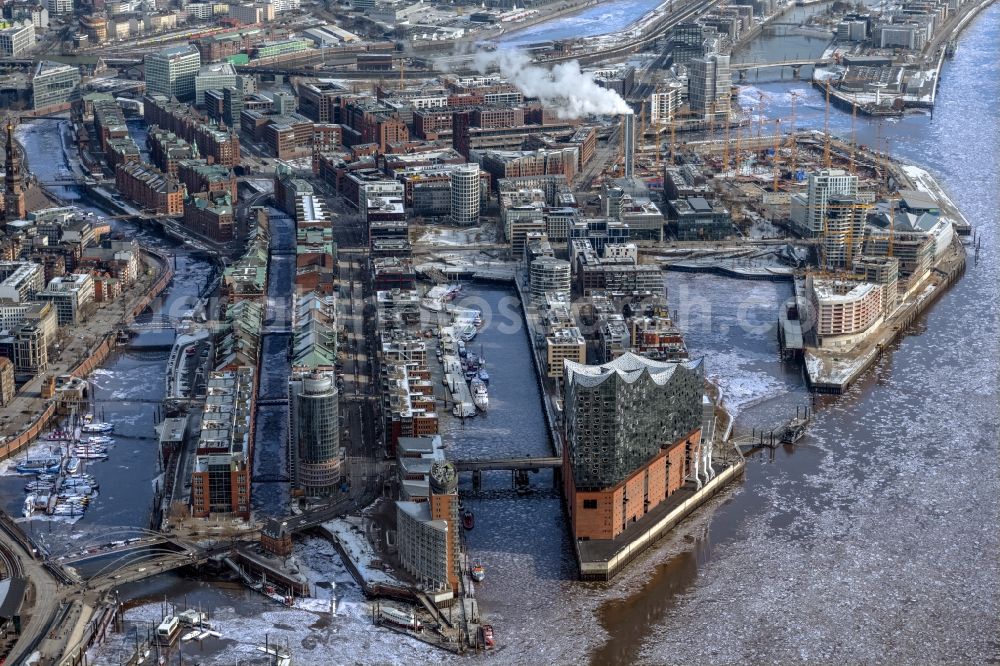 Aerial image Hamburg - City center in the downtown area on the banks of river course of Elbe on Speicherstadt in the district HafenCity in Hamburg, Germany