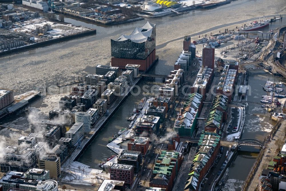 Hamburg from the bird's eye view: City center in the downtown area on the banks of river course of Elbe on Speicherstadt in the district HafenCity in Hamburg, Germany