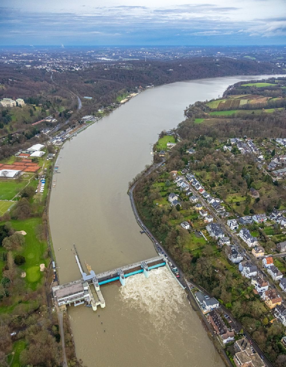 Aerial image Essen - Flooded water on Weir on the banks of the flux flow Baldeneysee Stauwehr in the district Werden in Essen in the state North Rhine-Westphalia, Germany