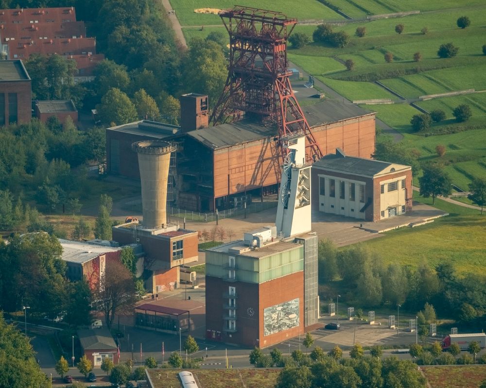 Aerial photograph Gelsenkirchen - Conveyors and mining pits at the headframe Zeche Consolidation 3 on Consolstrasse in Gelsenkirchen at Ruhrgebiet in the state North Rhine-Westphalia, Germany