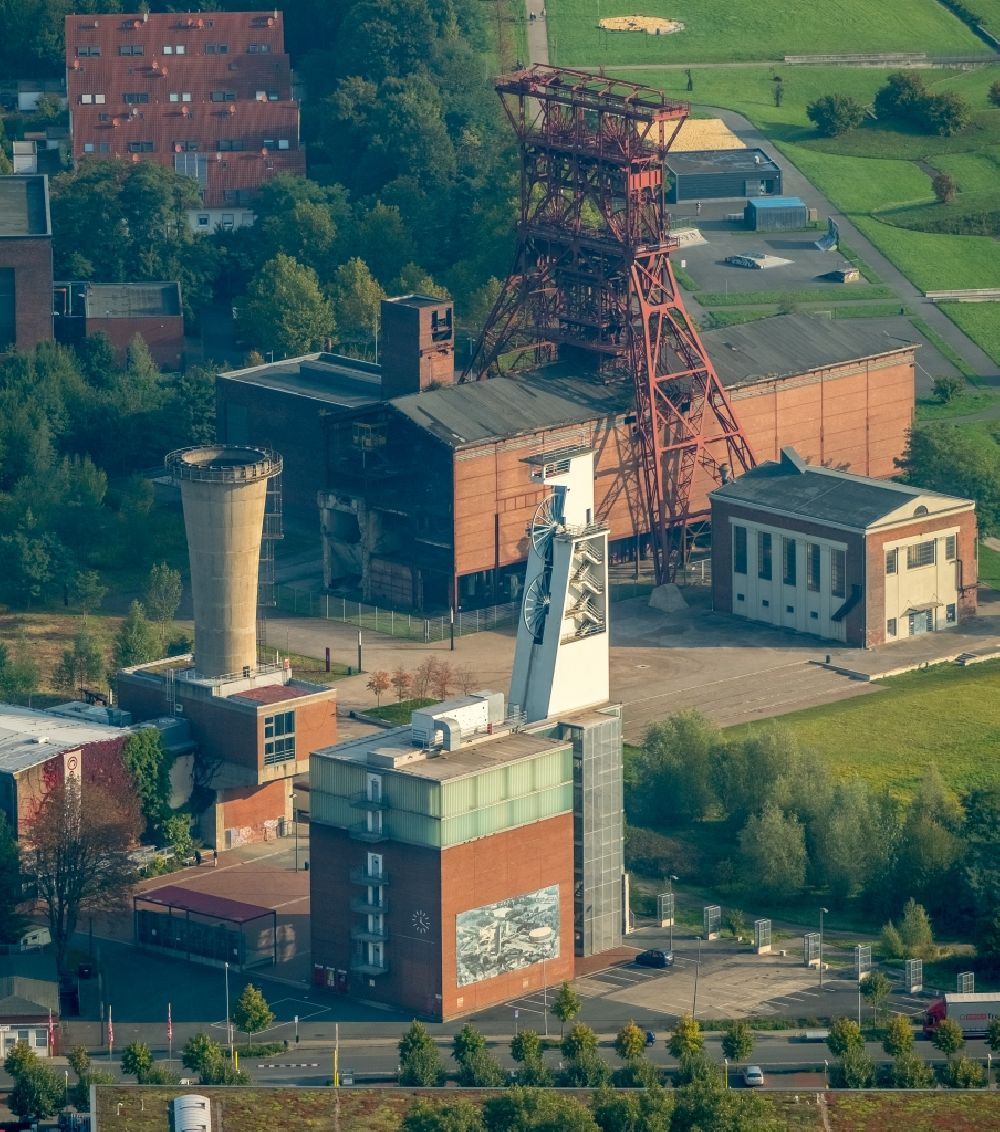 Gelsenkirchen from above - Conveyors and mining pits at the headframe Zeche Consolidation 3 on Consolstrasse in Gelsenkirchen at Ruhrgebiet in the state North Rhine-Westphalia, Germany