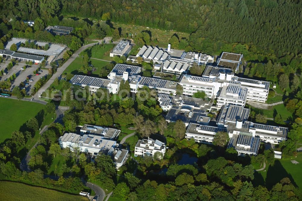 Planegg from the bird's eye view: Research building and office complex Am Klopferspitz in the district Martinsried in Planegg in the state Bavaria, Germany