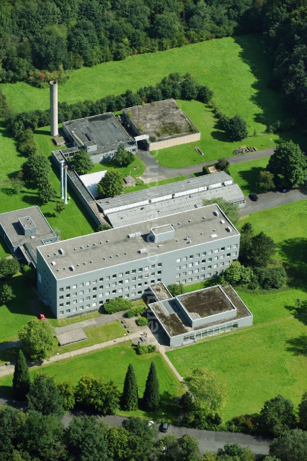 Gießen from the bird's eye view: Research building and office complex Strahlenzentrum on Leihgesterner Weg in Giessen in the state Hesse, Germany