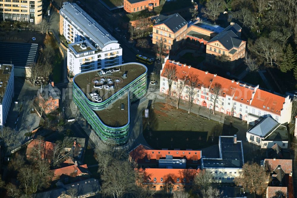 Aerial photograph Berlin - Construction site to build new research and laboratory building for life sciences in the district of Mitte in Berlin