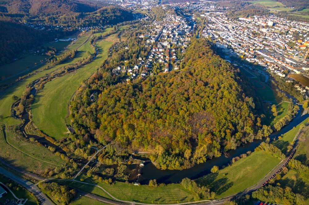 Aerial photograph Arnsberg - Forest areas in autumn colors in the nature reserve Eichholz in the district Wennigloh in Arnsberg in the state North Rhine-Westphalia, Germany