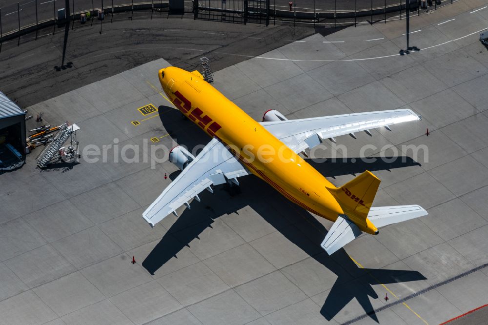 Leinfelden-Echterdingen from the bird's eye view: Freight plane cargo machine - aircraft D-AEAE of the DHL rolling on the apron of the airport in Neuhausen auf den Fildern in the state Baden-Wuerttemberg, Germany