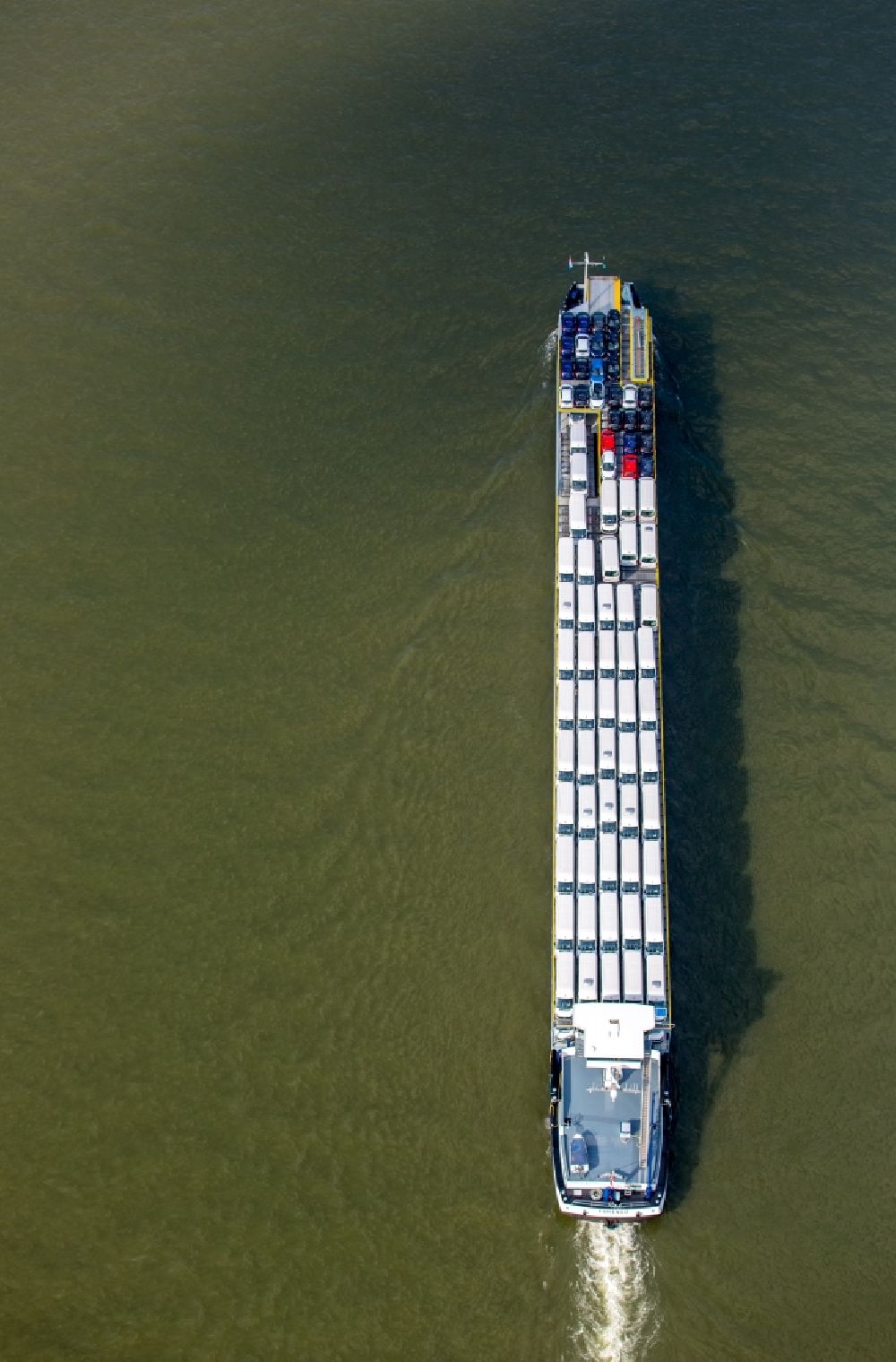 Aerial photograph Rheinberg - Freighter autofreighter FORENSO, registers under the MMSI 244650889, on the river course of the Rhine in the district of Walsum in Rhine mountain in the federal state North Rhine-Westphalia