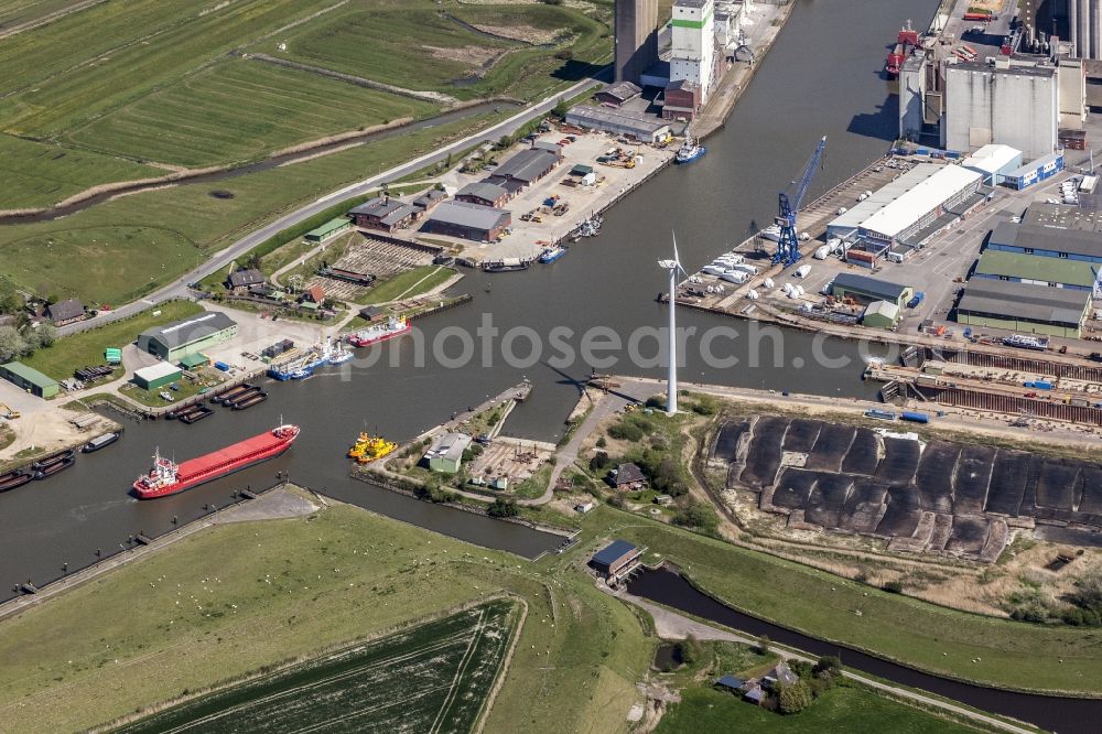 Aerial image Husum - Freighter and bulk freight freighter on the Husumer meadow with direction of the traffic harbour in Husum in the federal state Schleswig-Holstein