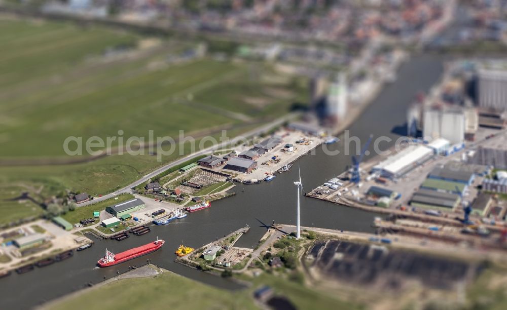Husum from above - Freighter and bulk freight freighter on the Husumer meadow with direction of the traffic harbour in Husum in the federal state Schleswig-Holstein