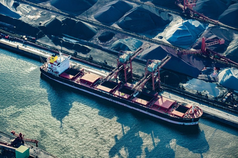 Aerial photograph Hamburg - Freight ship and bulk carrier AP Argrosy in the Hansaport coal port in the Altenwerder district in Hamburg, Germany
