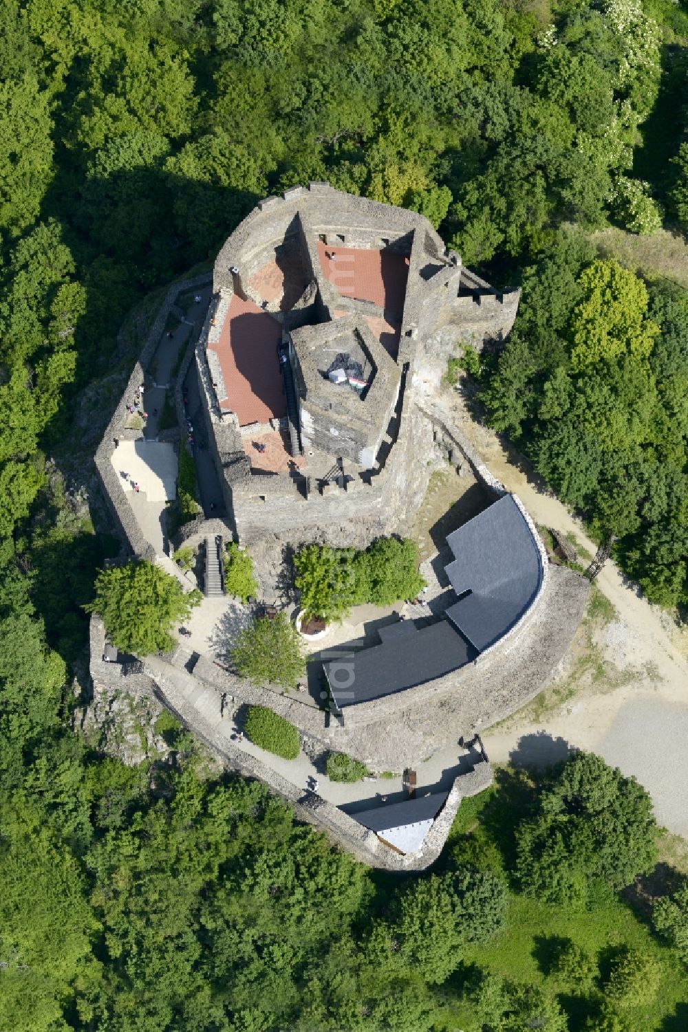 Aerial image Hollokö - Fragments of the fortress Castle in Hollokoe in Nograd, Hungary