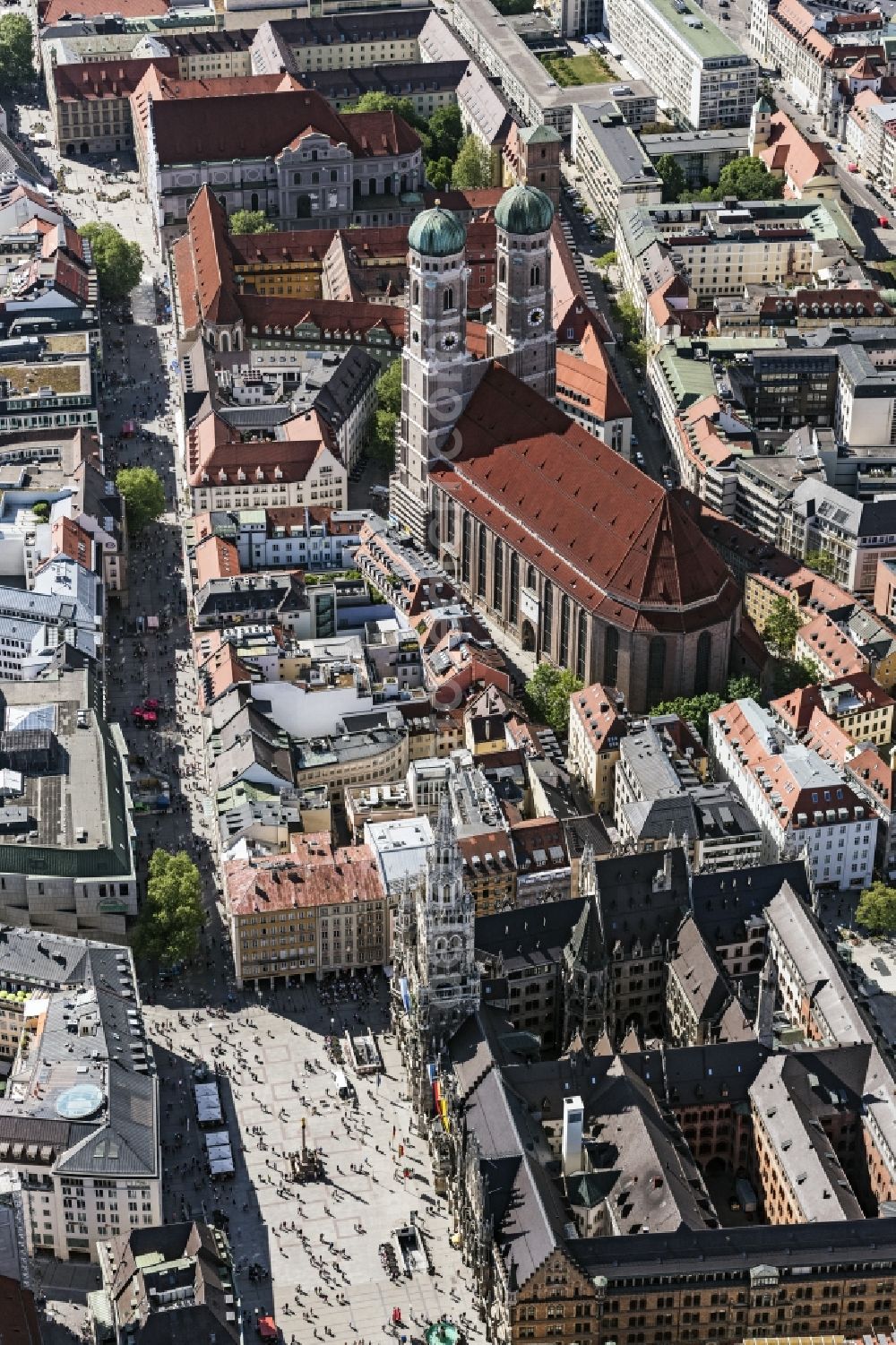 Aerial photograph München - Church building of the Frauenkirche in the old town in Munich in the state Bavaria, Germany