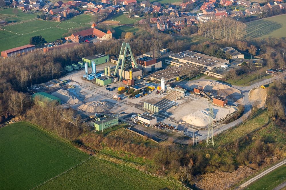 Aerial image Marl - Conveyors and mining pits at the headframe Auguste Victoria 8 on Lippramsdorfer Strasse in Marl in the state North Rhine-Westphalia, Germany
