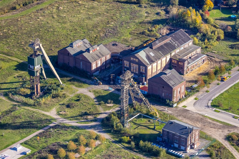 Neukirchen-Vluyn from the bird's eye view: Conveyors and mining pits at the headframe of the former coal mine Niederberg in Neukirchen-Vluyn in the state of North Rhine-Westphalia