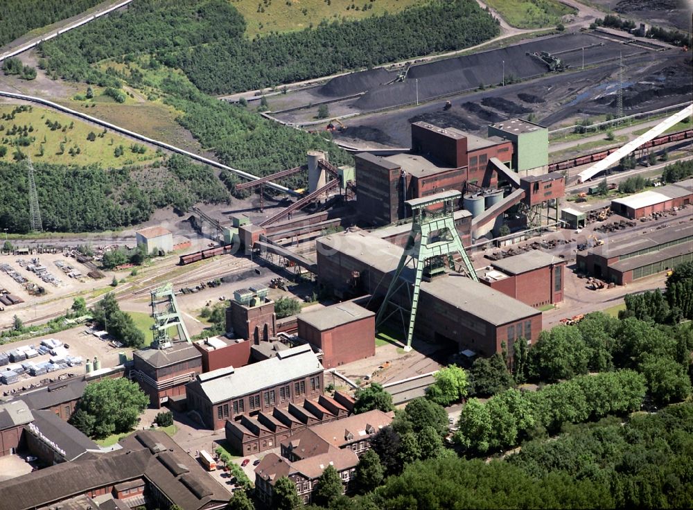 Aerial image Gelsenkirchen - Conveyors and mining pits at the headframe Ewald in Gelsenkirchen in the state North Rhine-Westphalia, Germany