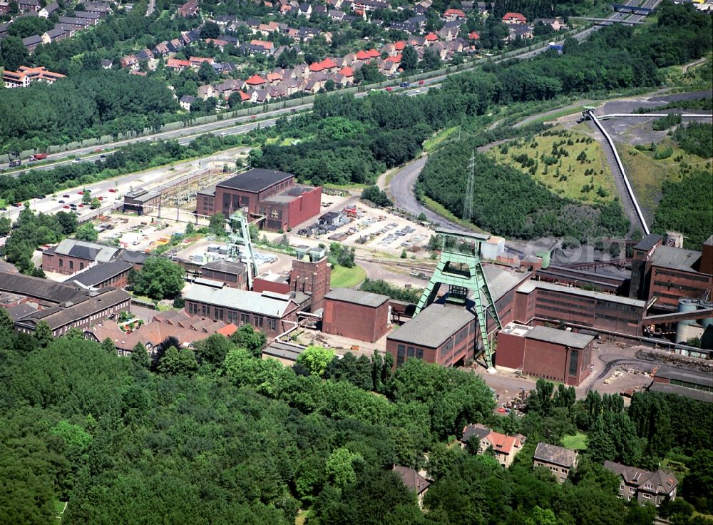 Aerial photograph Gelsenkirchen - Conveyors and mining pits at the headframe Ewald in Gelsenkirchen in the state North Rhine-Westphalia, Germany
