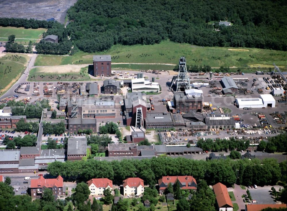 Recklinghausen from above - Conveyors and mining pits at the headframe General Blumenthal in Recklinghausen in the state North Rhine-Westphalia, Germany