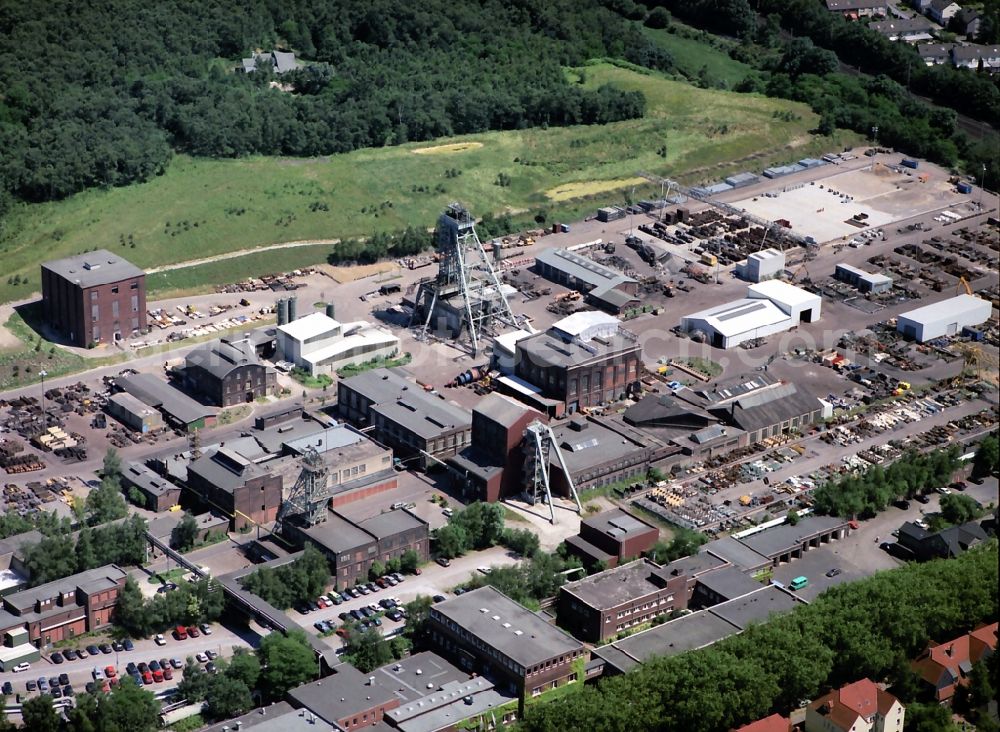 Recklinghausen from the bird's eye view: Conveyors and mining pits at the headframe General Blumenthal in Recklinghausen in the state North Rhine-Westphalia, Germany
