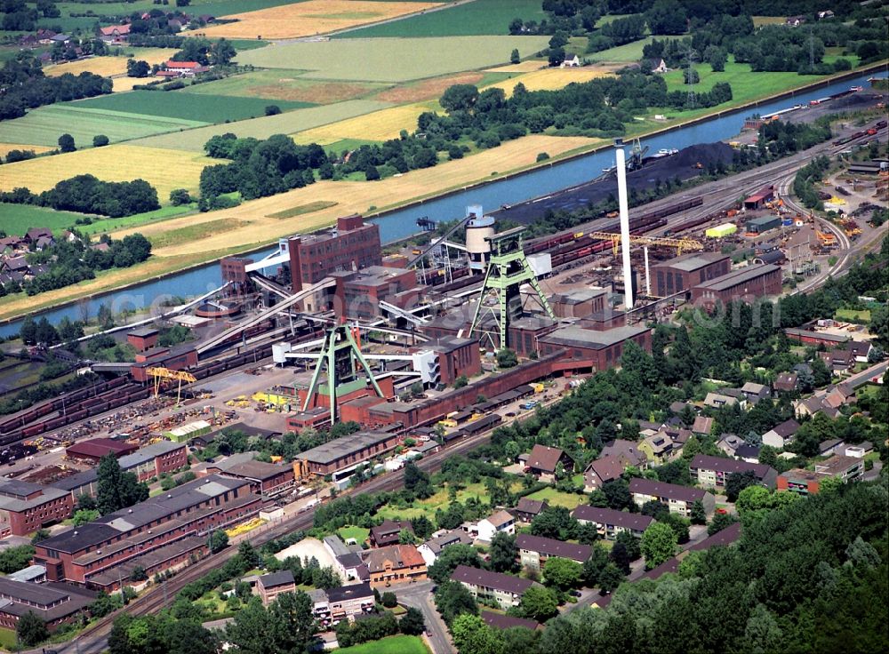 Aerial photograph Bergkamen - Conveyors and mining pits at the headframe Haus Aden in Bergkamen in the state North Rhine-Westphalia, Germany
