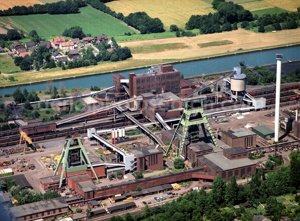 Bergkamen from above - Conveyors and mining pits at the headframe Haus Aden in Bergkamen in the state North Rhine-Westphalia, Germany
